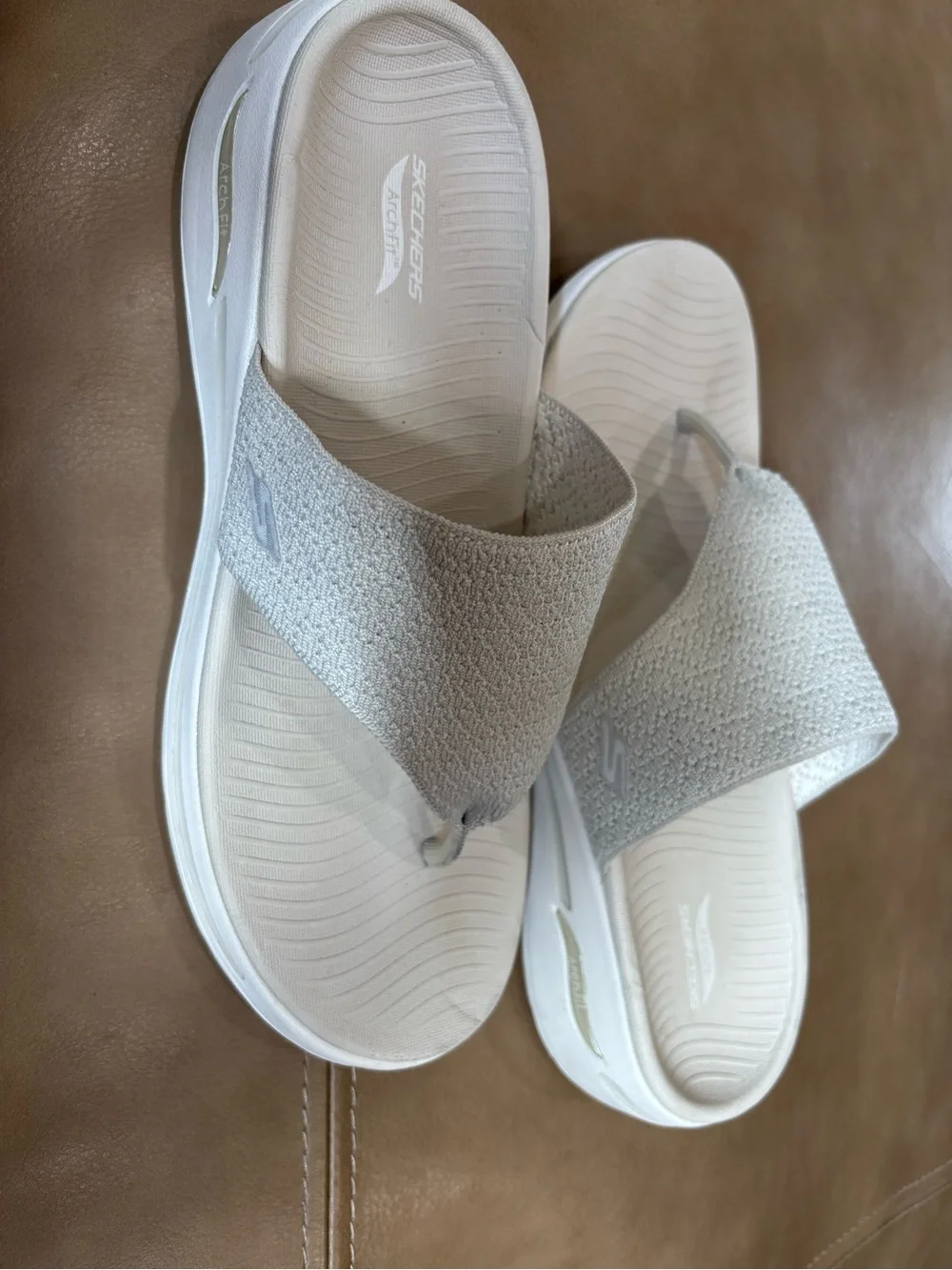 Skechers Women's arch support Knit Toe-Post Sandal Light Beige